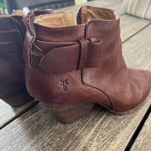 FRYE women’s western-style leather booties. Size 8.5.